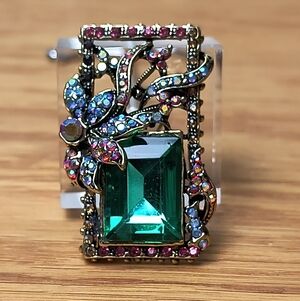 Elegant Multicolor Brooch with Green Gemstone